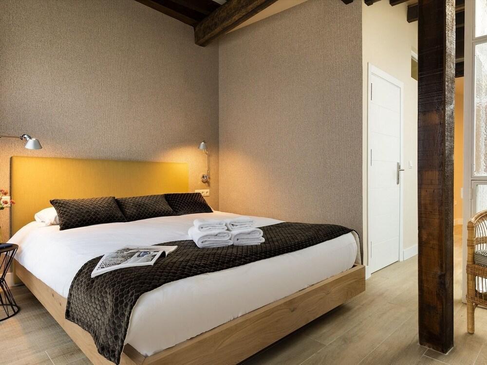 Placentines 5 * Seville